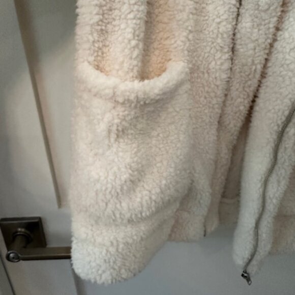 Womens light weight white sherpa jacket, s - Picture 4 of 5